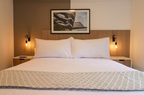 2 soverom, skrivebord, strykejern/-brett og wi-fi