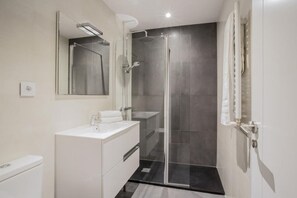 Suihku, hiustenkuivaaja