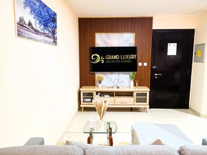 Deluxe Studio | Living area - Grand Luxury - Spacious Studio apartment in the Heart of JLT (Dubai)