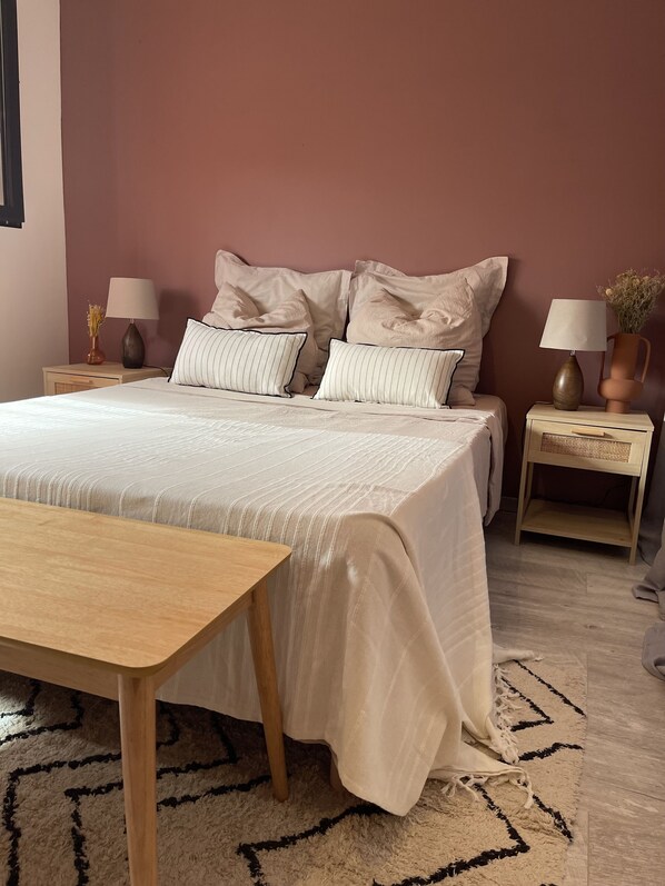 2 bedrooms, iron/ironing board, travel cot, WiFi