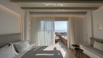 Junior Suite with Outdoor Hot Tub | 1 Schlafzimmer, Pillowtop-Betten, Minibar, Zimmersafe
