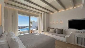 1 bedroom, pillowtop beds, minibar, in-room safe