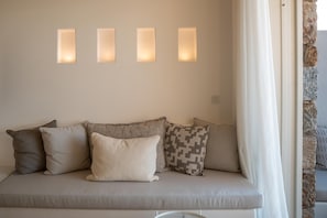 Deluxe Suite with Outdoor Hot tub | 1 bedroom, pillowtop beds, minibar, in-room safe - Nomia Sunset Suites Mykonos (Mykonos)