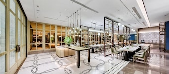 Ladisson Hotel Xinxiang Conference Center