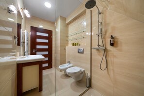 Toallas, jabón, shampoo, papel higiénico