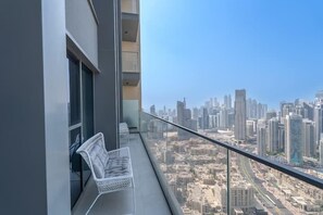 Luxury Apartment | Balcony view - Vogue Downtown - Burj Royale (Dubai)
