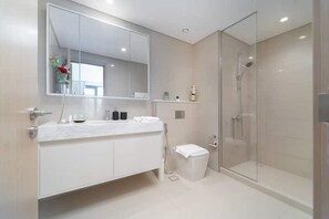 Departamento de lujo | Baño | Regadera, regadera tipo lluvia, amenidades de baño ecológicas, bidet 