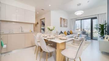 Leilighet – elite | Spiseområde på rommet