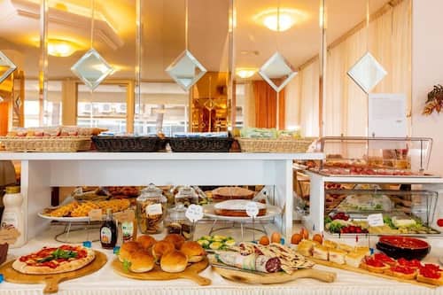 Tägliches Frühstücksbuffet gegen Gebühr