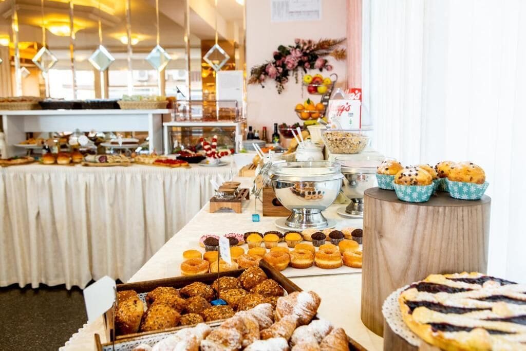 Colazione a buffet a pagamento, servita tutte le mattine 