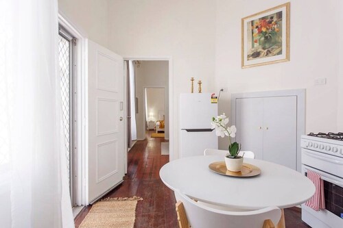 Rosa 3 is located a stones throw from SOuth Beach and the many restaurants and cafes South Fremantle has to offer