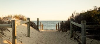 Rosa 3 is located a stones throw from SOuth Beach and the many restaurants and cafes South Fremantle has to offer