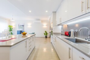 Fridge, microwave, oven, dishwasher - Casa Estrella at Bayview Village (Lagos)