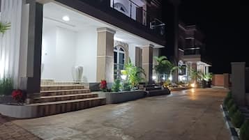 Mặt tiền nơi lưu trú