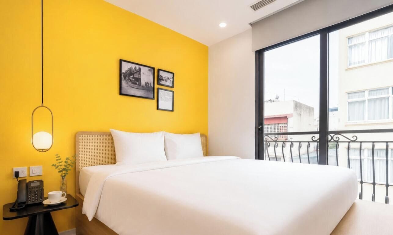 Premium Queen City View | Egyptian cotton sheets, premium bedding, memory-foam beds, in-room safe