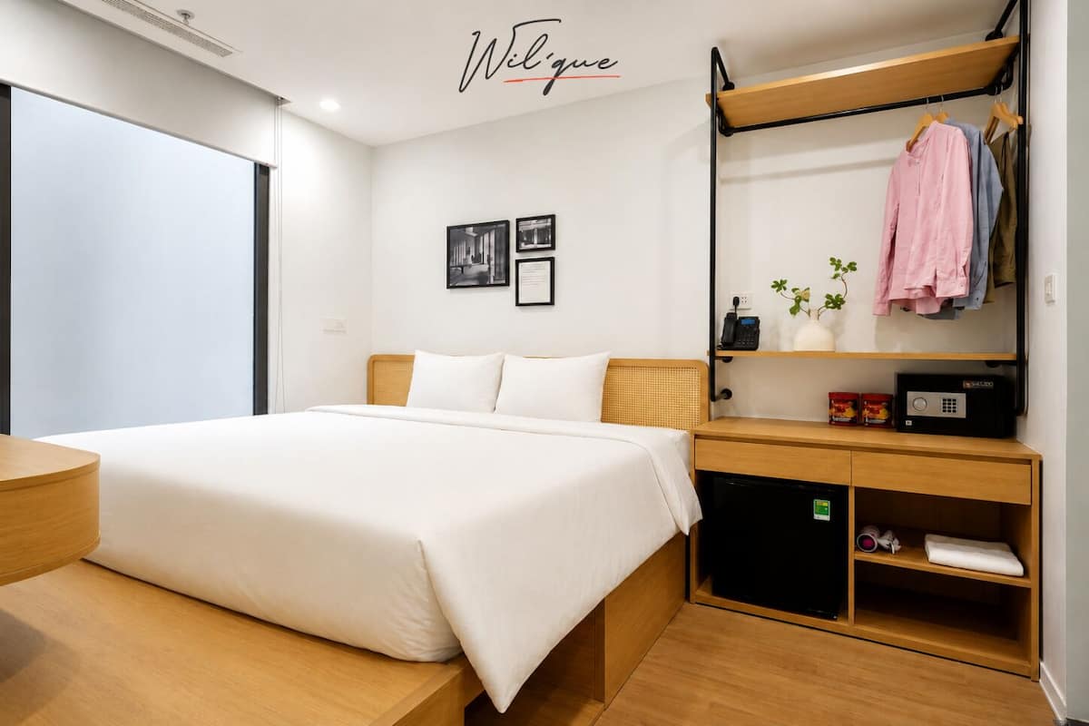 高级双人房 (King) | 高档床上用品、客房内保险箱、办公桌、免费 WiFi
