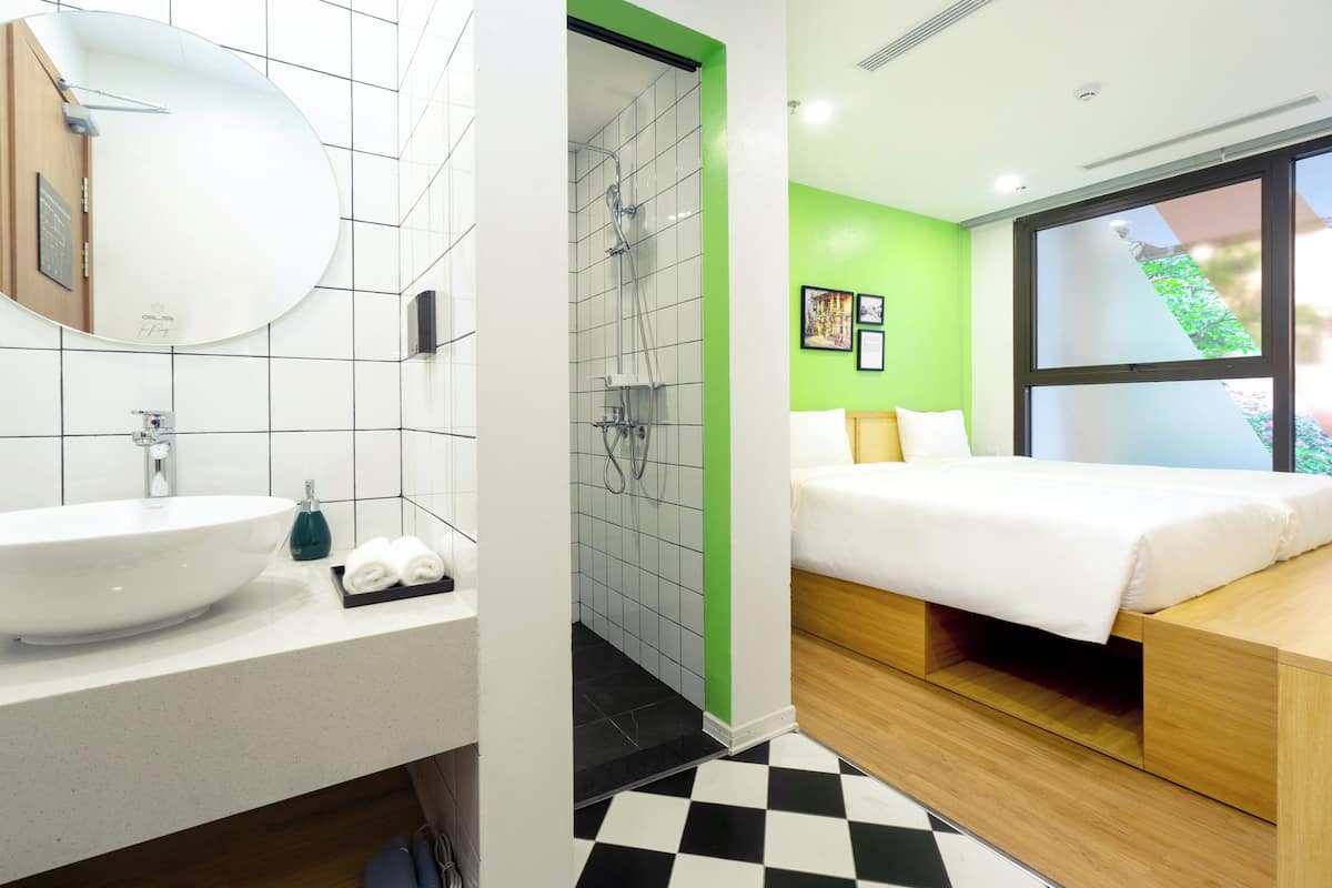Deluxe Double or Twin Room, City View | Egyptian cotton sheets, premium bedding, memory foam beds, in-room safe