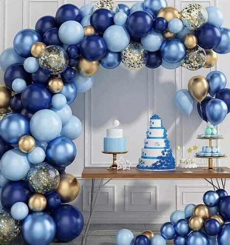 Charming private house sleeps 4 with a large fenced yard, fast WiFi, smart TVs, and ample parking—near the Heights & Downtown. Features a primary king bed for a comfortable stay.