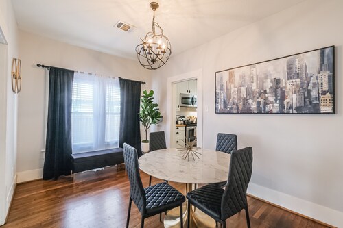Charming private house sleeps 4 with a large fenced yard, fast WiFi, smart TVs, and ample parking—near the Heights & Downtown. Features a primary king bed for a comfortable stay.