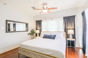 2 bedrooms, desk, iron/ironing board, travel crib