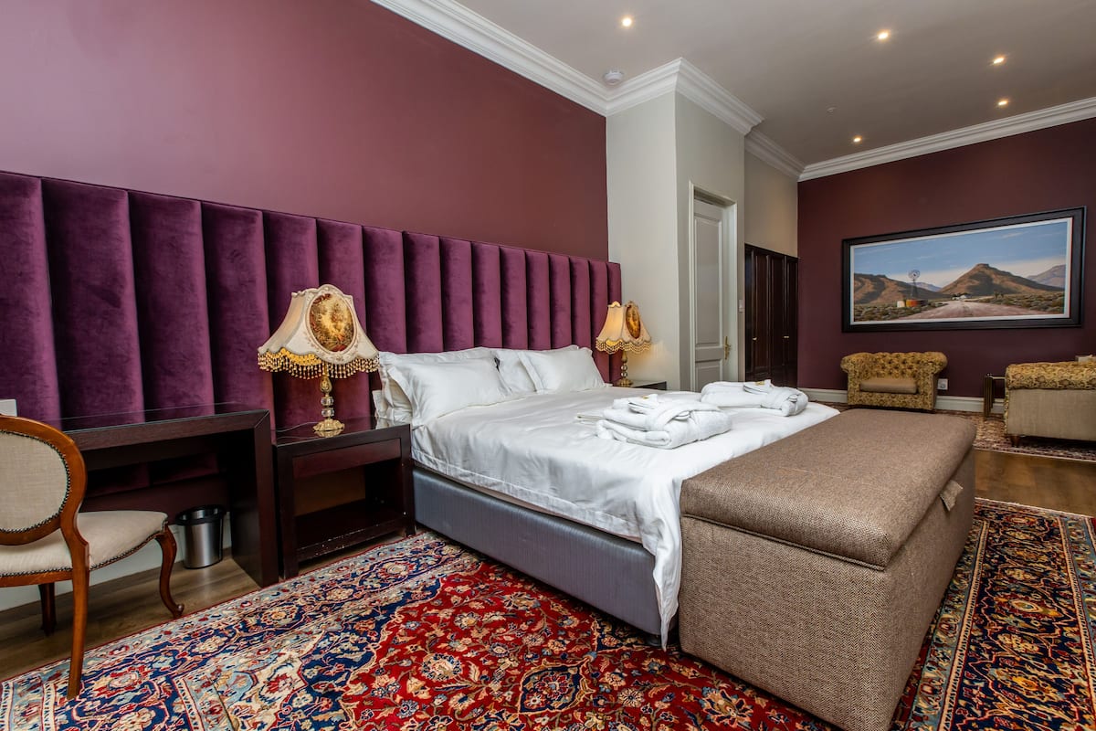 Junior suite | 1 slaapkamer, een kluis op de kamer, geluiddichte muren
