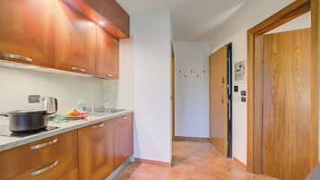 Appartamento familiare, camere multiple (L' Aquila Campo Smith On The Ski) | Cucina privata | Frigorifero, piano cottura, bollitore elettrico