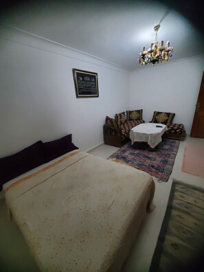 1 bedroom, iron/ironing board, bed sheets - Appartement Familial (Marrakech)