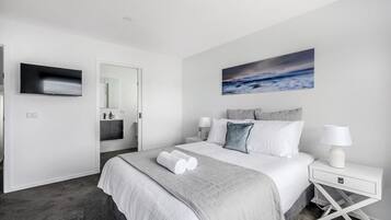 3 bedrooms, iron/ironing board, WiFi