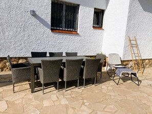 Outdoor dining - SAONA VILLAS (VN LARA): villa 8 people, private pool, wifi (Les Tres Cales)