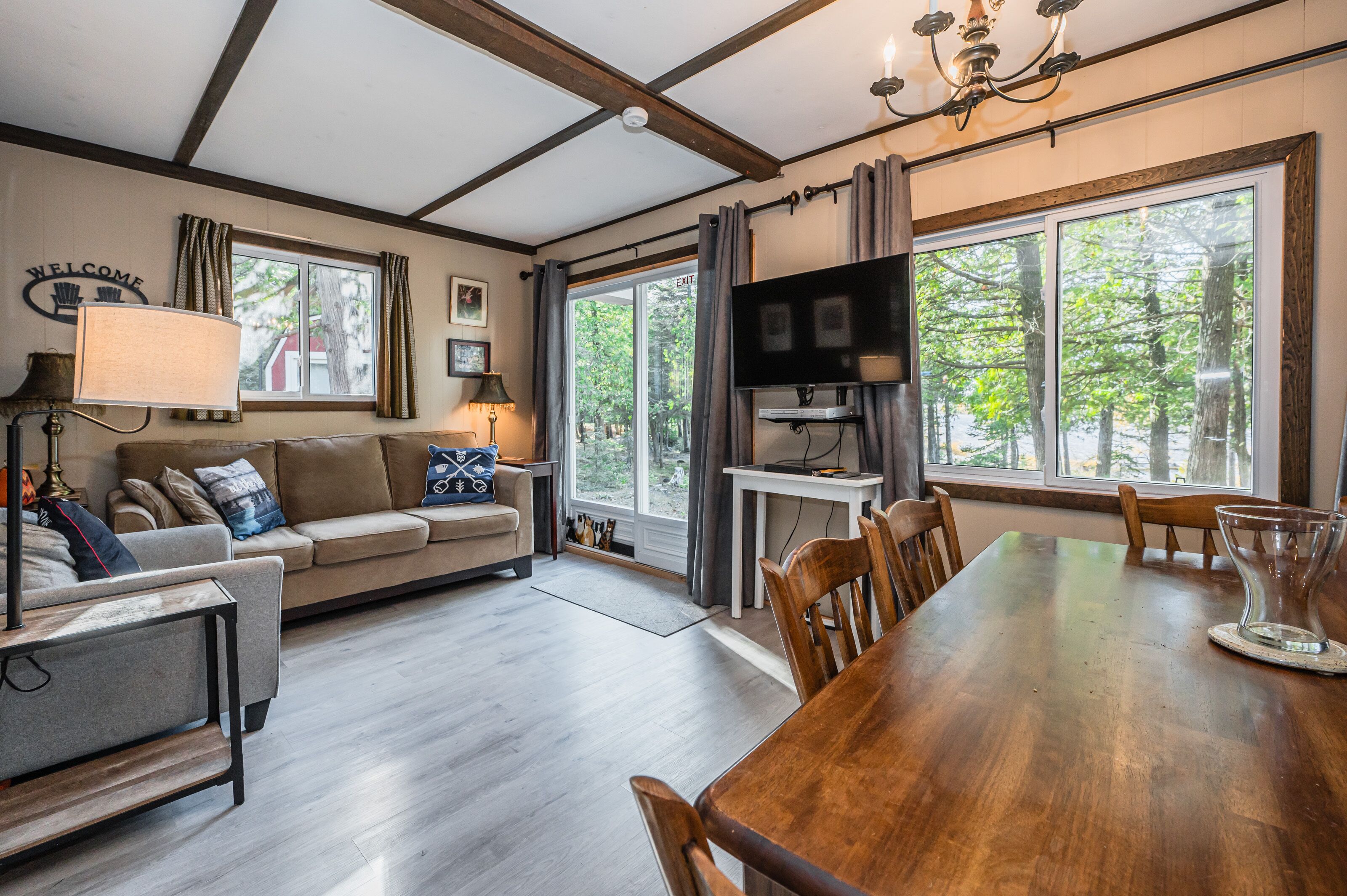 Télévision, cheminée