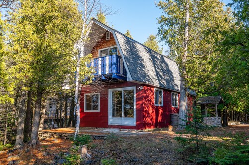 Red Barn | WATERFRONT | Private | TOBERMORY |A-Frame |PET FRIENDLY