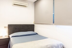 2 makuuhuonetta, työpöytä, ilmainen Wi-Fi, vuodevaatteet