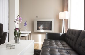 Leilighet – business | Oppholdsområde | En 42-tommers Flatskjerm-TV med digitale kanaler