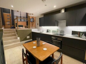 Fridge, microwave, oven, stovetop - Exposed Brick Flat Finsbury Park (London)