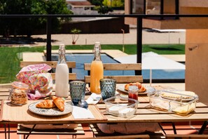 In-room dining - Villa dos R's (Avis)