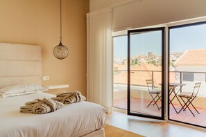 Suite romántica | Artículos del minibar gratis y decoración personalizada