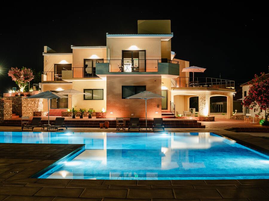 Outdoor pool, pool umbrellas, sun loungers