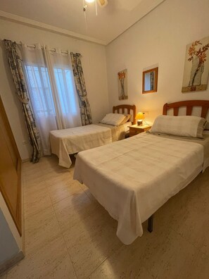 2 間睡房、熨斗/熨衫板、可攜式嬰兒床、免費 Wi-Fi