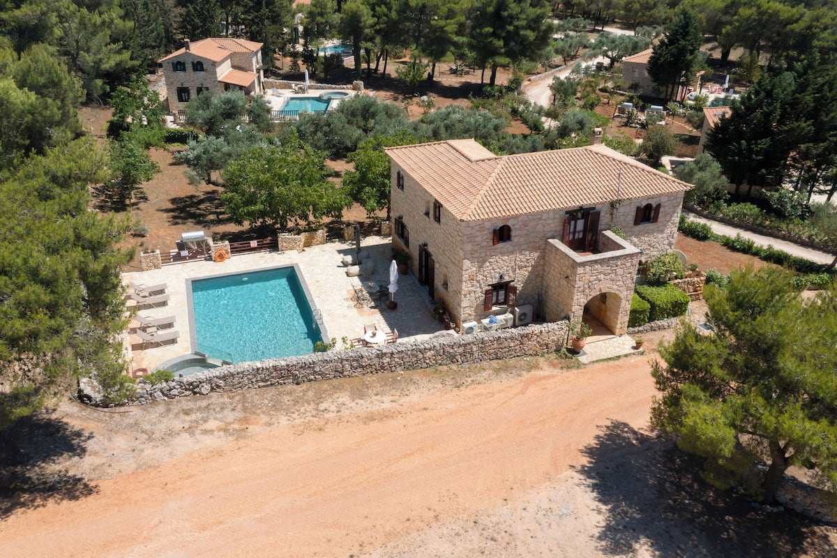 Villa Ira | 3 bedrooms, in-room safe, individually decorated, individually furnished