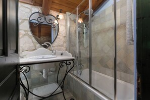 Villa Lida | Bathroom | Towels