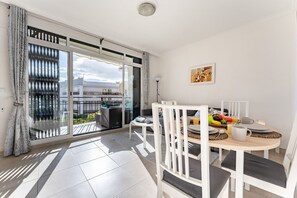 Dining - Coastal Bliss Tranquil 2BR apartment REF028 (Benalmádena)