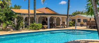 Paradera Paradise - your ultimate 4-bedroom getaway