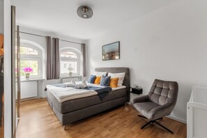 2 chambres, fer et planche à repasser, lit parapluie, Wi-Fi gratuit