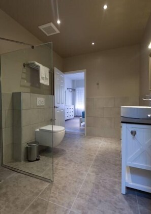 Douche, serviettes fournies