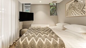 Unclassified image, 4 of 48, button - The Marloes (London)
