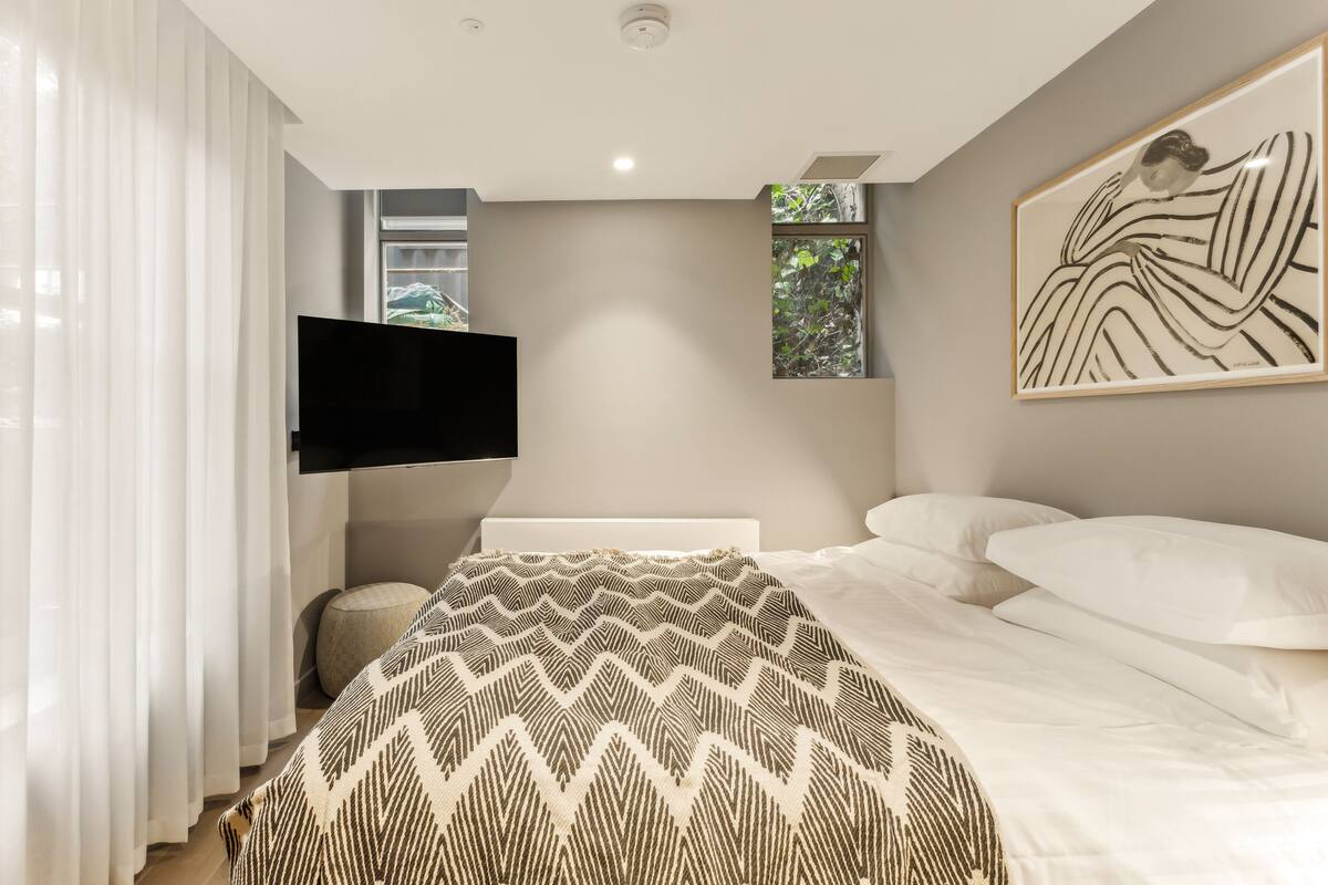 Egyptian cotton sheets, premium bedding, pillowtop beds, in-room safe