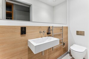 Bathroom - The Marloes (London)