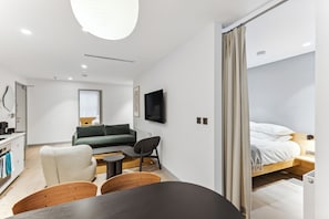 Egyptian cotton sheets, premium bedding, pillow-top beds, in-room safe