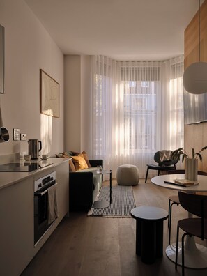 薄型テレビ、ステレオ