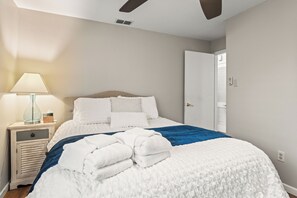 2 bedrooms, iron/ironing board, free WiFi, bed sheets